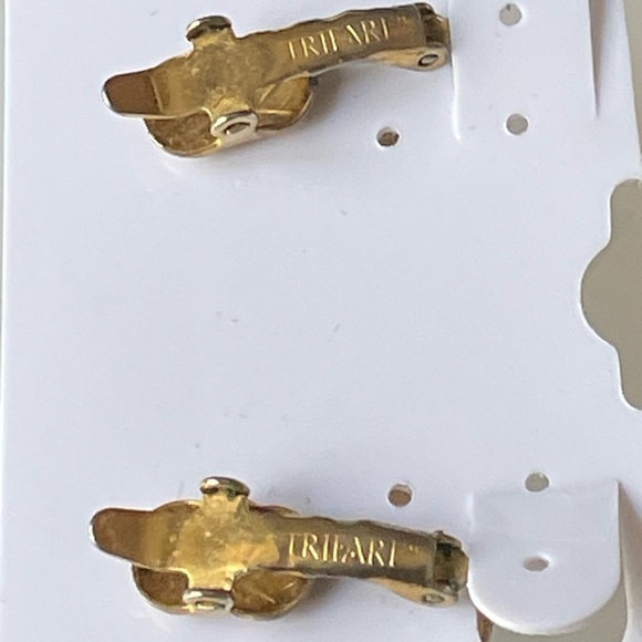 Trifari Signed Oval Pearl Clip On Vintage Earrings New Without Tags - Picture 5 of 5